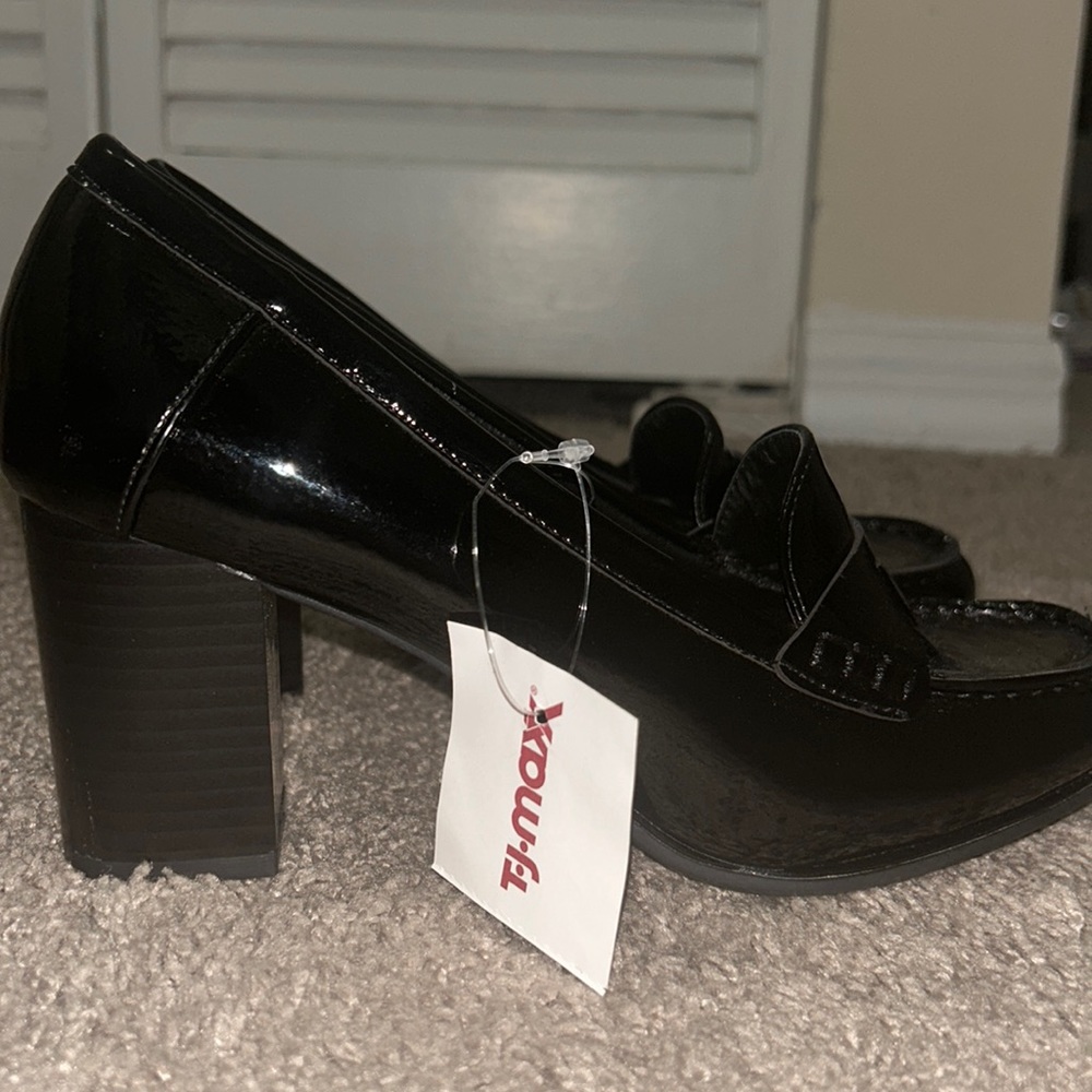 Never used heels . Still has tag